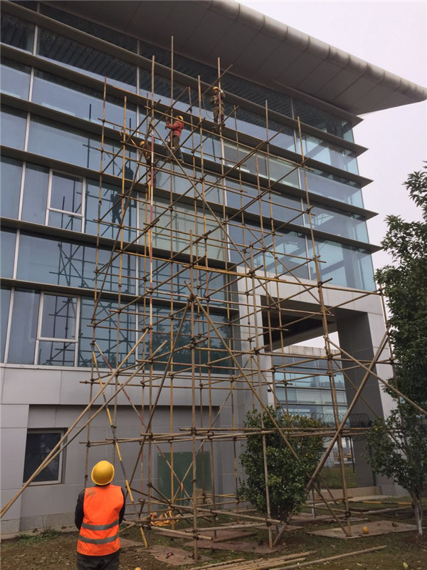 昌北国际机场幕墙玻璃更换